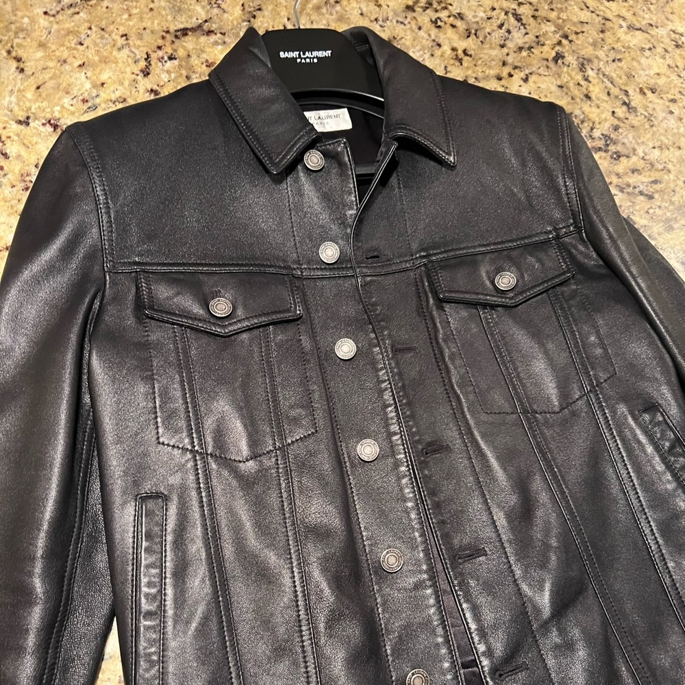 New leather jacket men’s small size 44 on tag I’m a women’s size small